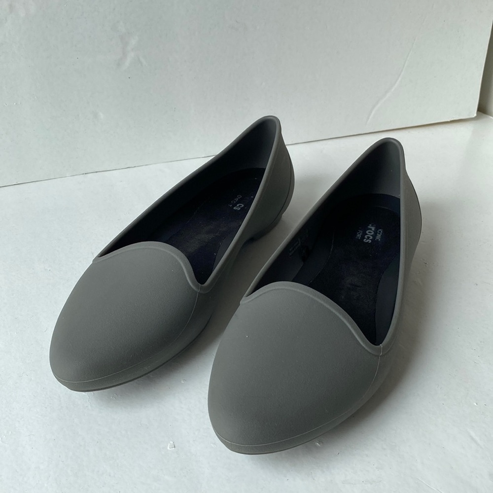 Crocs pointed toe loafer